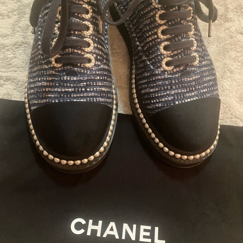 Chanel lace up tweed sneakers - Picture 6 of 10
